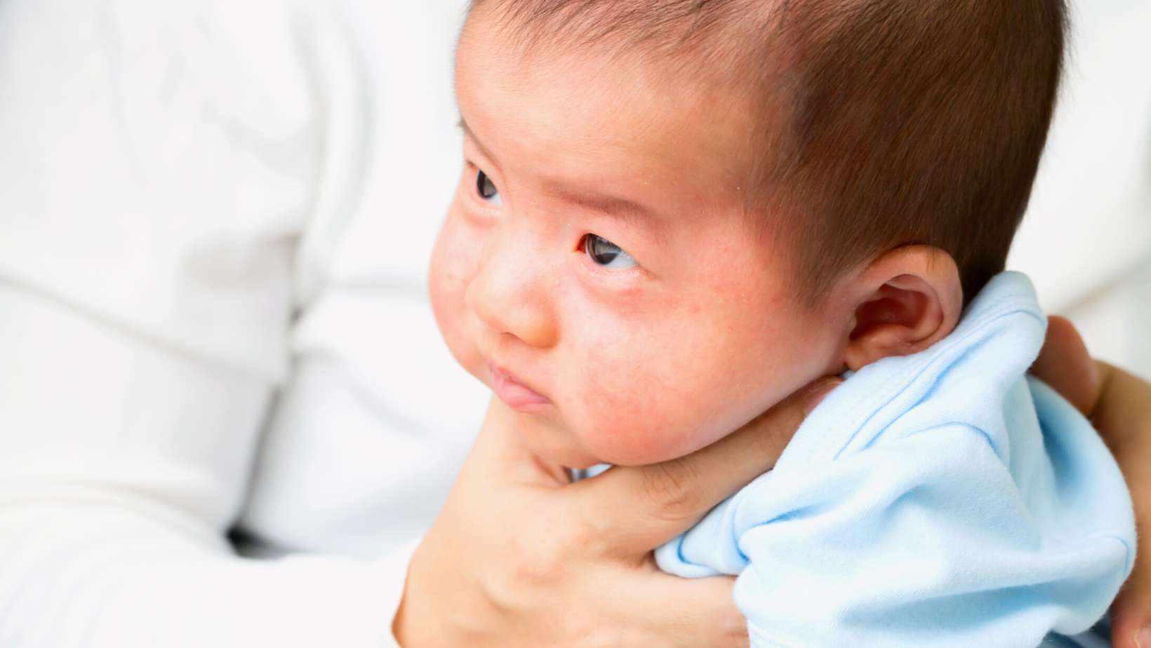 Mama Begini Loh Cara Menyendawakan Bayi Yang Benar