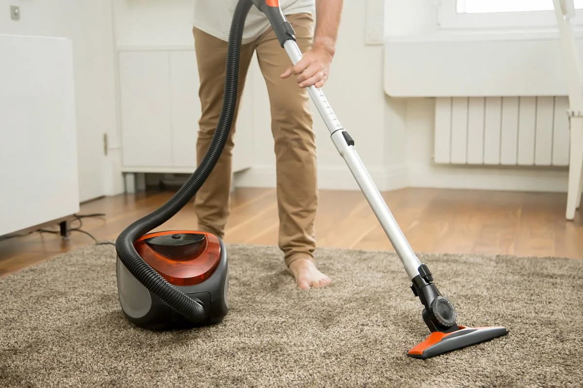 dad does cleaning