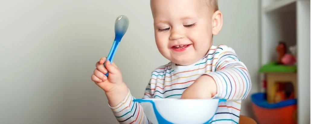 10 Cara Cepat Melatih Anak Makan Sendiri, Mama Sudah Tau?