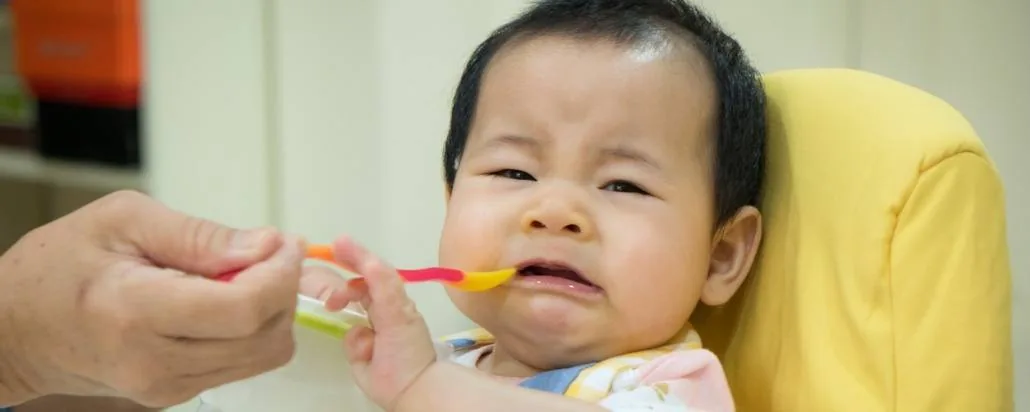 anak makan sendiri