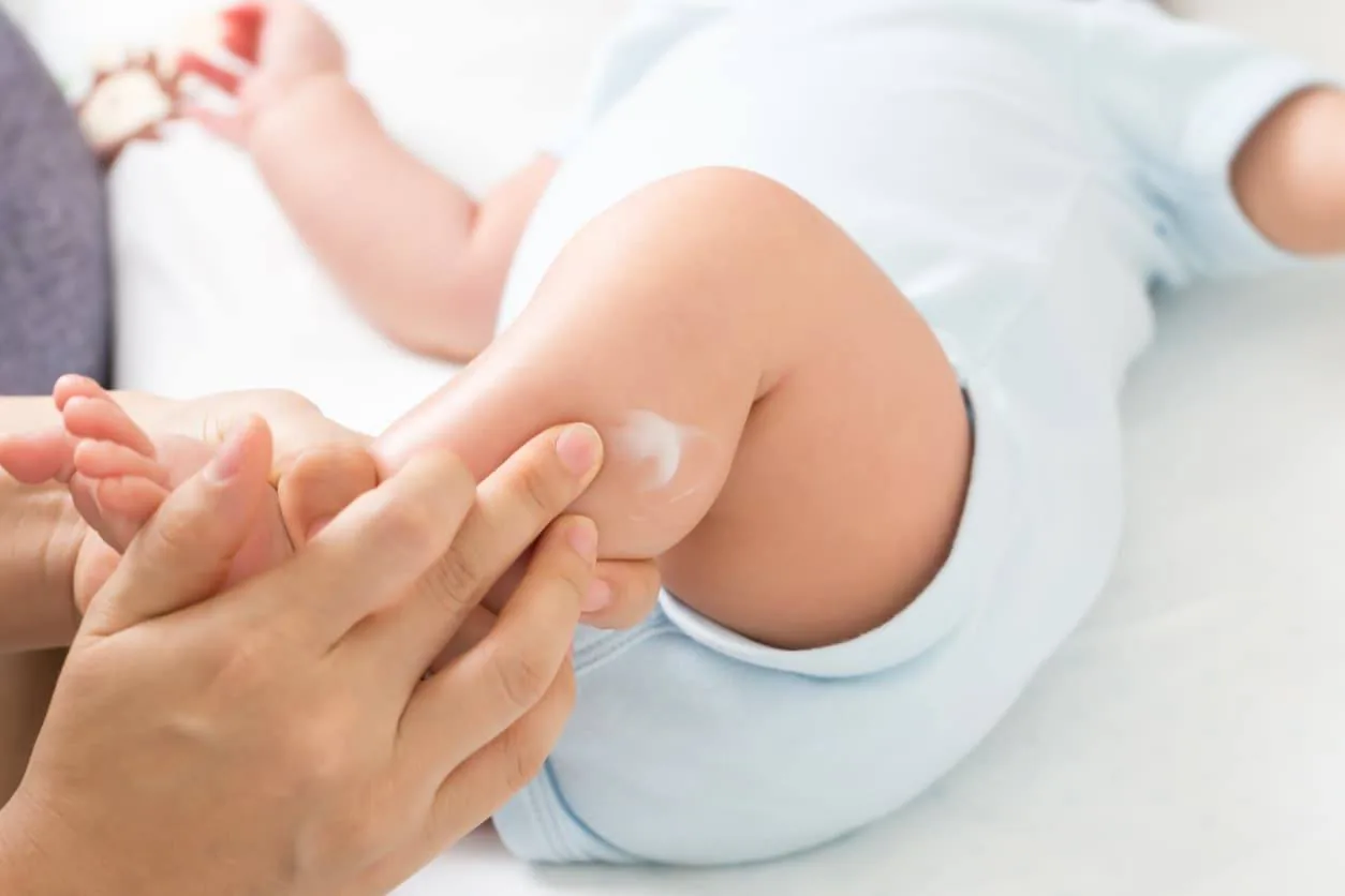Losion anti nyamuk dan kelambu bayi