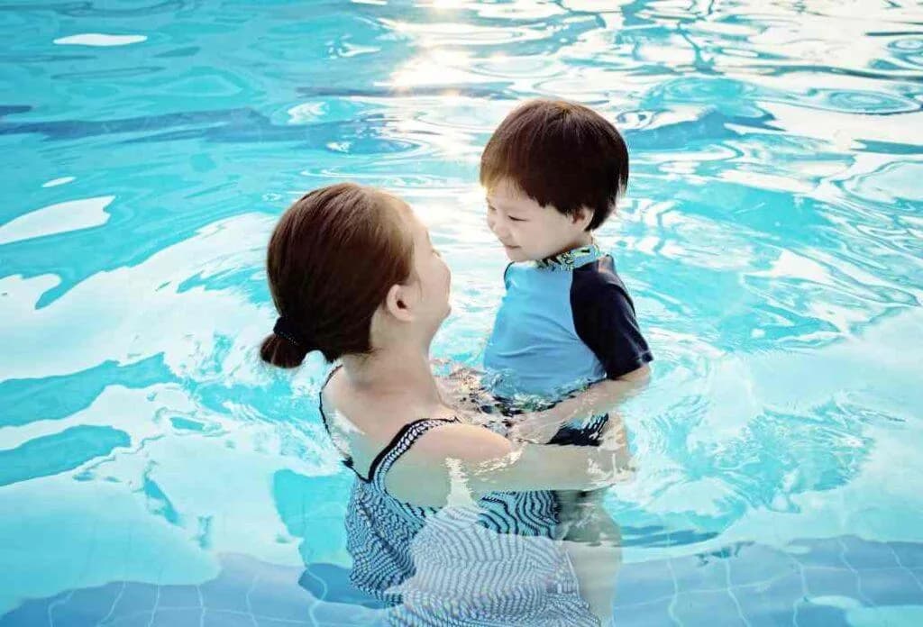 Bantu Perkembangan Otot, Ini 10 Manfaat Bayi Berenang!