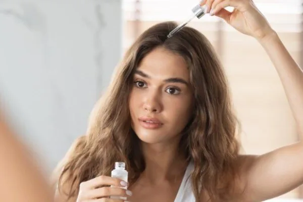 Cara Memakai Serum Rambut yang Benar