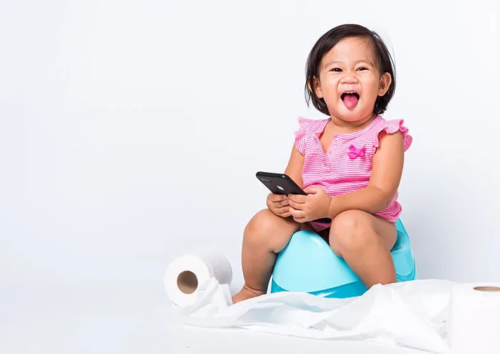 Ketika usia Si Kecil menginjak 1-3 tahun, Mama sudah boleh memulai toilet training. Mau tahu beberapa cara mengajarkan anak toilet training? Yuk, simak ulasan berikut ini!