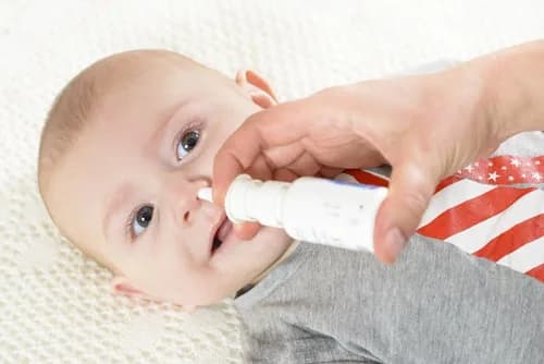 Semprotan saline kanggé bayi