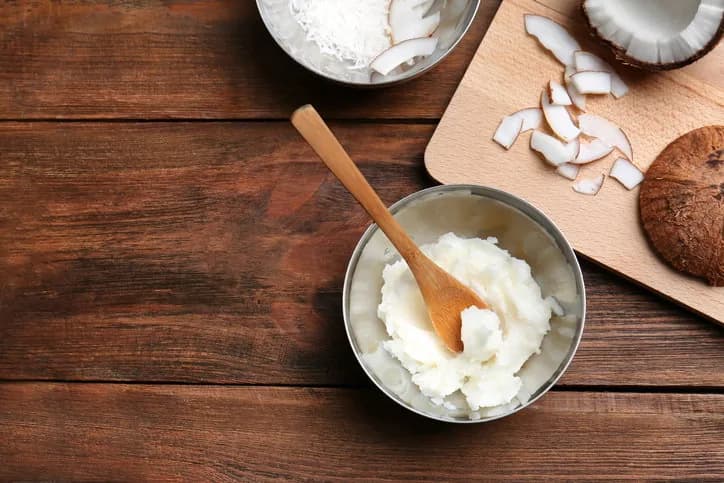 Jenis alkohol yang aman untuk kulit biasanya terbuat dari kelapa