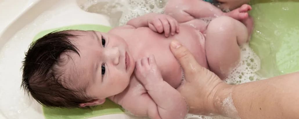 A newborn's peeling skin on the hand
