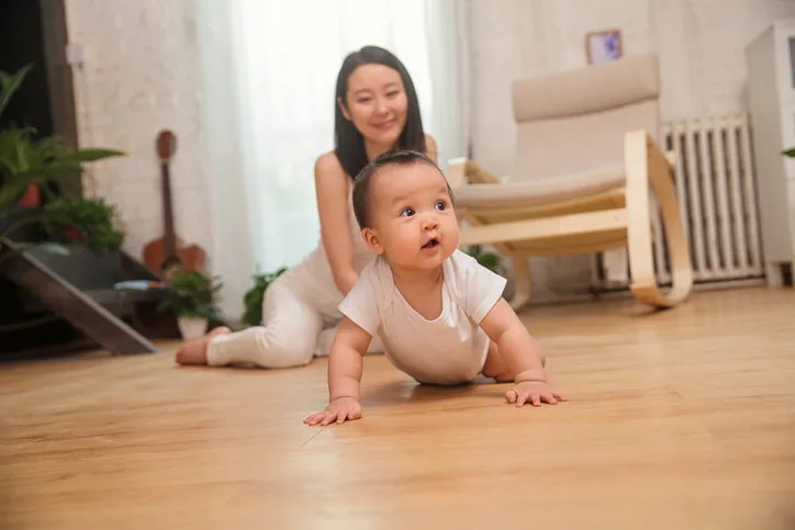 Jadi, Pembersih Lantai Apa yang Aman untuk Bayi?