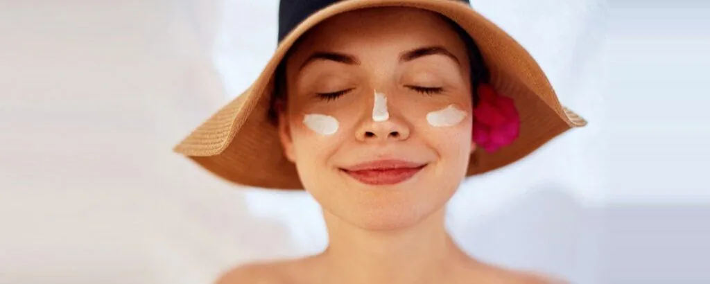 ibu menggunakan mineral sunscreen