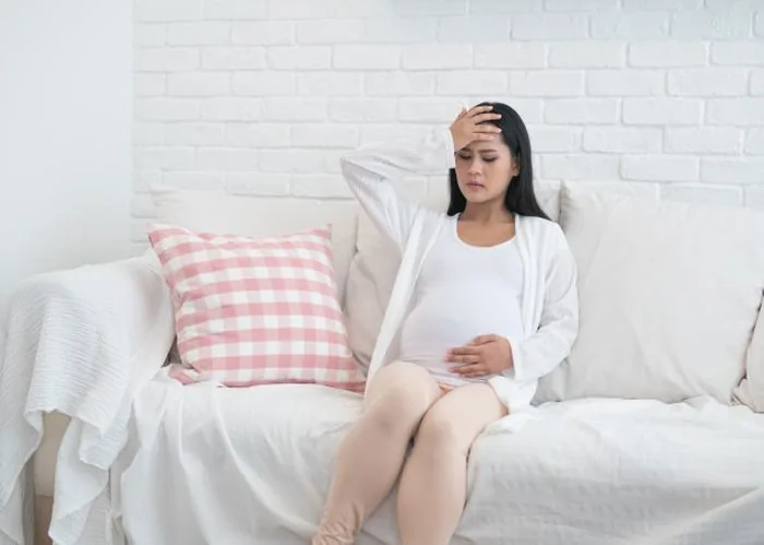 4 Cara Mudah Atasi Sakit Kepala dan Pusing Saat Hamil
