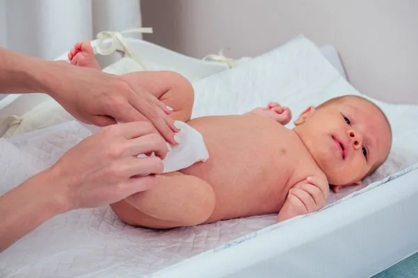 Tips Memilih Tisu Basah yang Aman untuk Bayi Baru Lahir