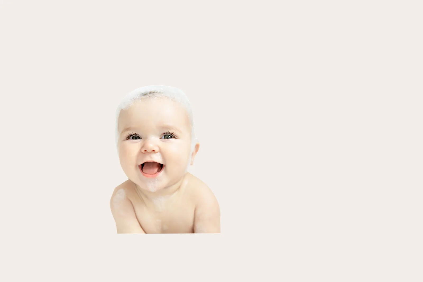 Bayi tersenyum