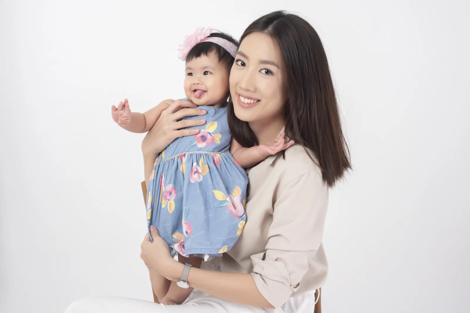 Ibu bersama bayi perempuannya