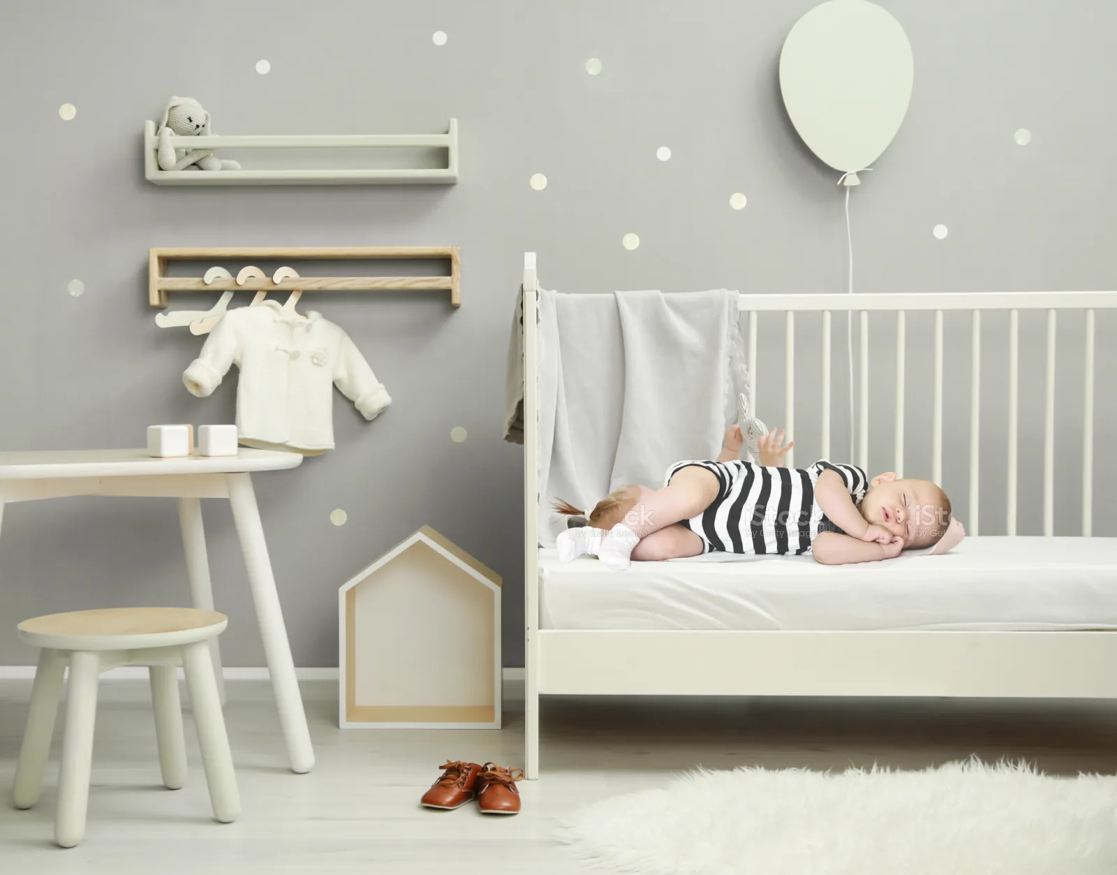Bayi tidur di kamarnya