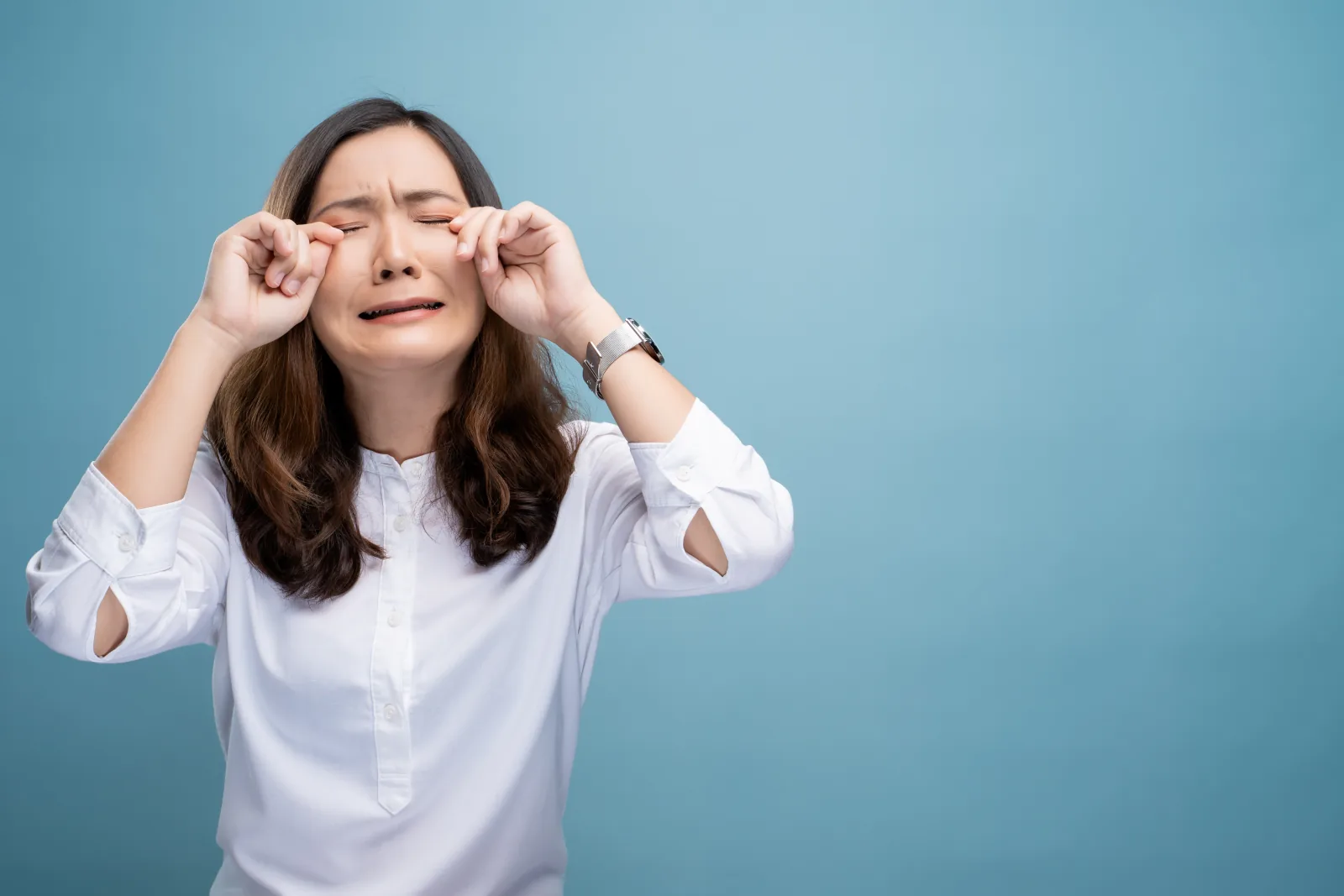Perempuan menangis