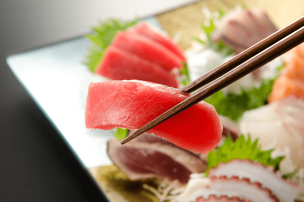 Ibu hami tidak boleh mengonsumsi sushi atau sashimi mentah.