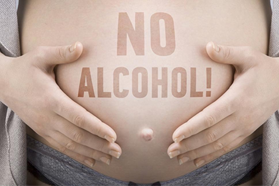 Ibu hamil dilarang mengonsumsi minuman beralkohol.