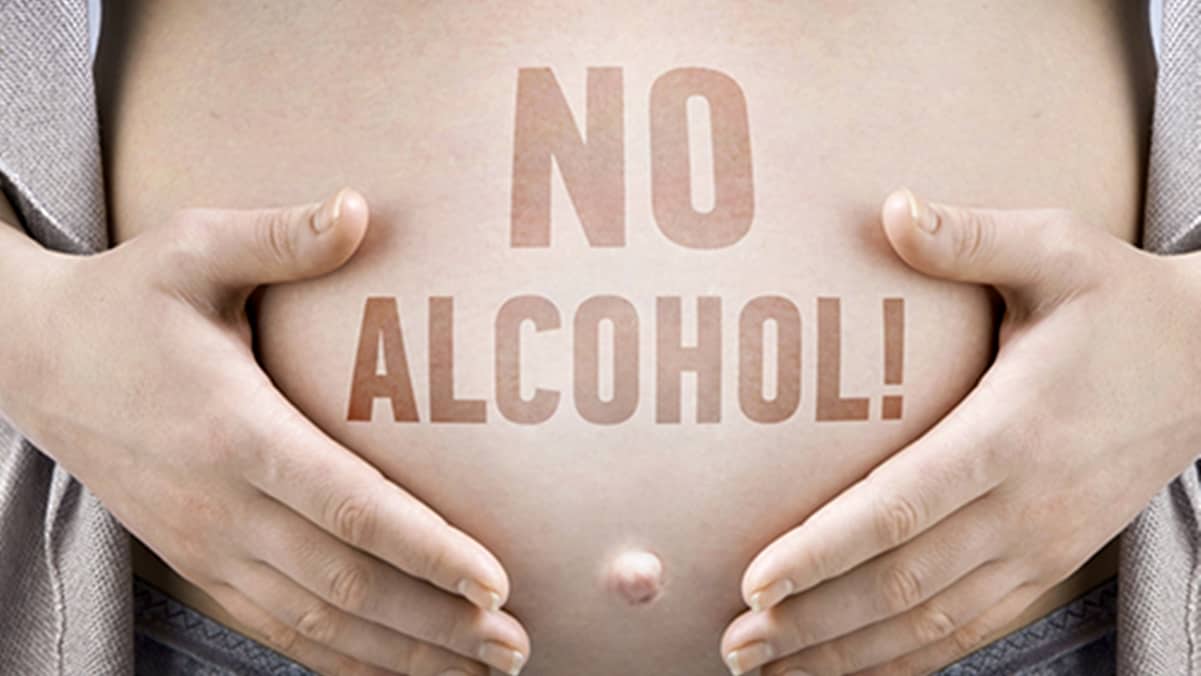 Ibu hamil tidak boleh minum alkohol.