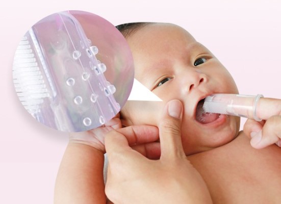memijat gusi untuk gigi bayi yang mau tumbuh