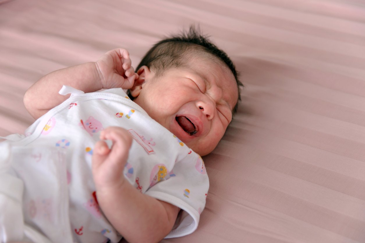 mengatasi bayi rewel, kolik dan susah tidur di malam hari
