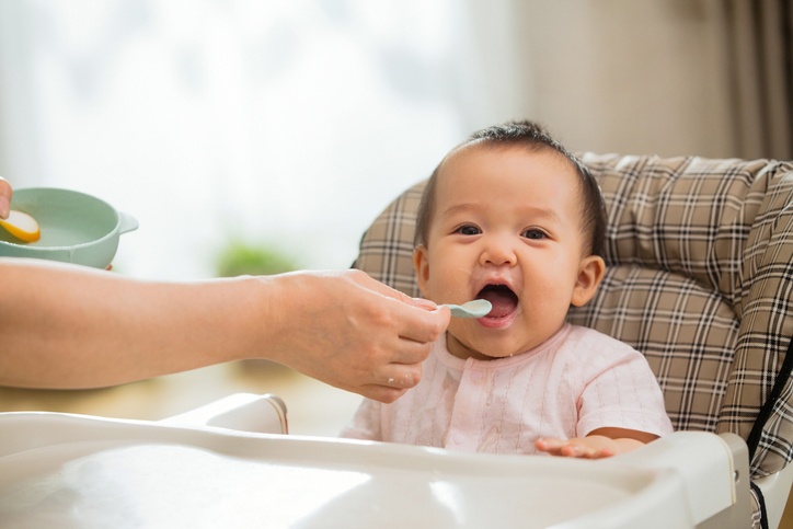 Penyebab Umum & Cara Mengatasi Bayi yang Susah Makan