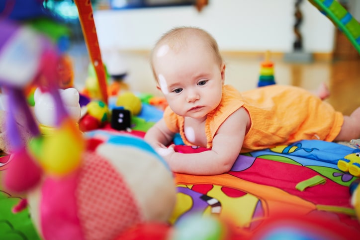 Cara Membersihkan Playmat Bayi yang Benar Supaya Awet